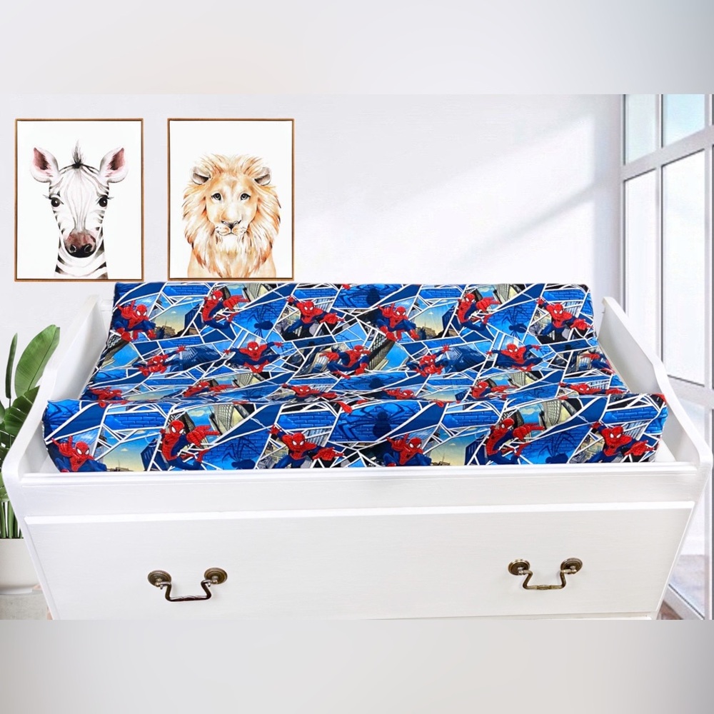 Blue & Red Spider-Man Contour Changing Pad Cover